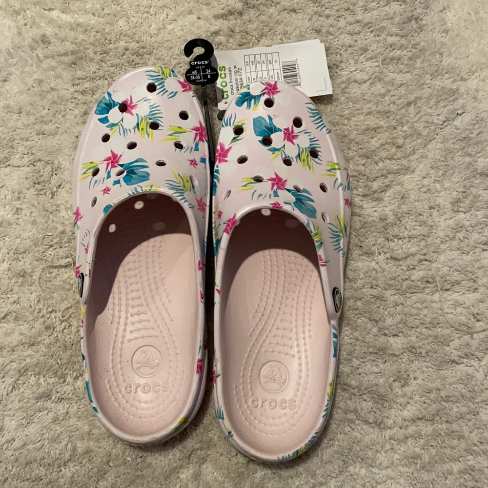 NWT Crocs freesail seasonal clog sz8